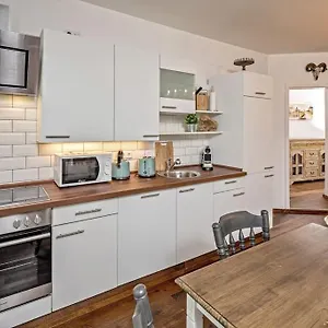  Apartment Bakery