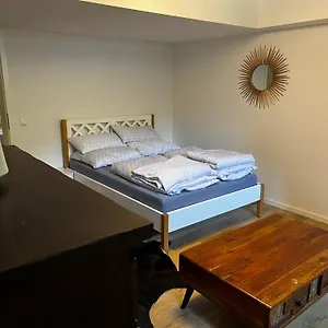 Geraeumige Auch Familienfreundlich Bis 4 Personen Apartment Köln