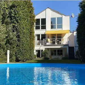 Kernsan. Souterrain-wohnung 60qm Mit Pool Blick Apartment Krefeld